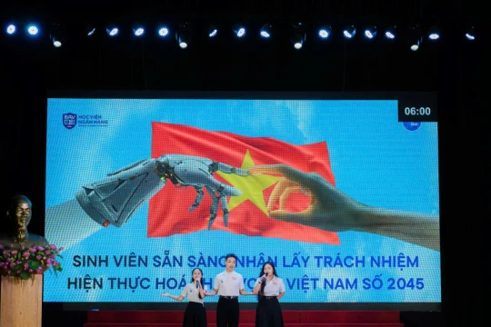Sinh viên tham gia hội thi tuyên truyền về Nghị quyết 57-NQ/TW