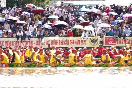 Nô nức tranh tài Giải đua ghe Ngo lớn nhất miền Tây