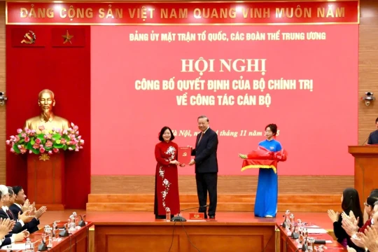 Bà Bùi Thị Minh Hoài giữ chức Bí thư Đảng ủy MTTQ, các đoàn thể Trung ương