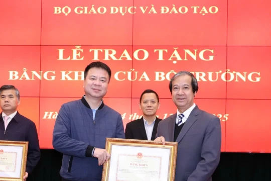 Báo Giáo dục và Thời đại nhận Bằng khen của Bộ trưởng Bộ GD&ĐT