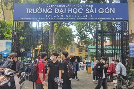 Sinh viên ngành sư phạm ở TPHCM mòn mỏi chờ tiền hỗ trợ sinh hoạt phí