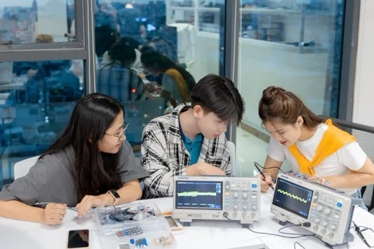 Truyền thông trong tuyển sinh đại học: Cuộc đua 'kể chuyện' bằng công nghệ