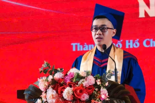 Thủ khoa gieo chữ bằng trái tim