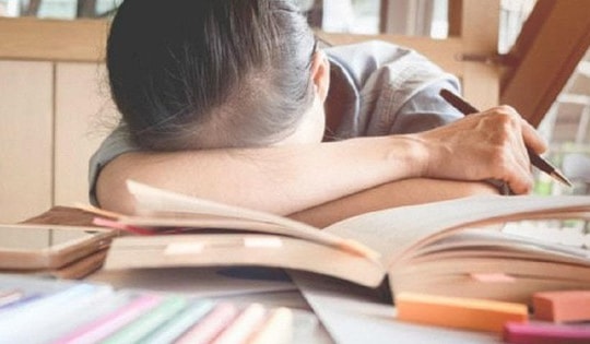 Cha mẹ cưỡng ép con học quá sức bị phạt tới 10 triệu đồng