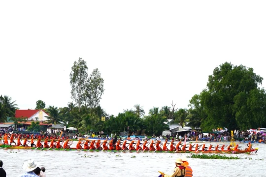 Rộn ràng Ngày hội Văn hóa đồng bào Khmer tỉnh An Giang