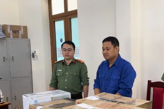 Công an Hưng Yên khởi tố 4 bị can bán chứng chỉ nghề giả qua mạng