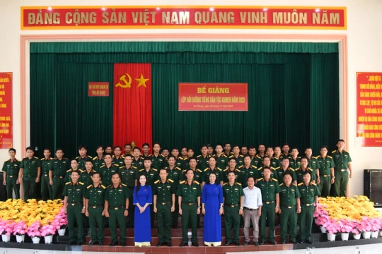 50 sĩ quan, quân nhân chuyên nghiệp An Giang hoàn thành bồi dưỡng tiếng Khmer