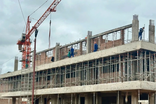 Đua với thời gian xây dựng ngôi trường vùng biên