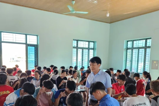 Người thầy góp phần thắp sáng ước mơ vùng biên