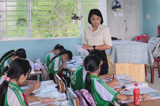 Câu chuyện lay động trái tim của cô giáo 23 năm dạy học ở vùng biên