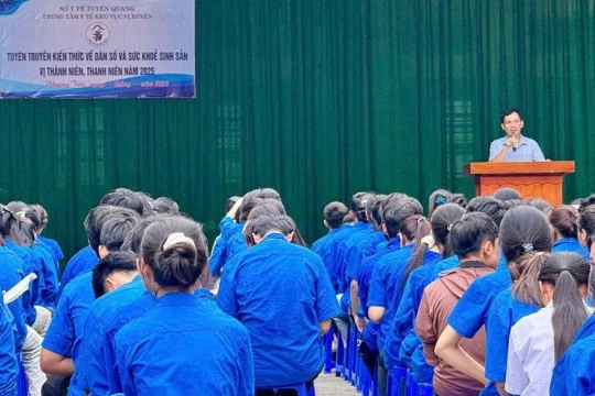 Trang bị 'lá chắn' sức khỏe sinh sản cho học sinh vùng cao Tuyên Quang