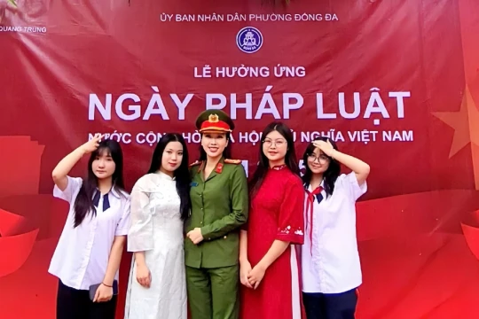 Giáo dục pháp luật về an toàn mạng: Xây 'hàng rào số' cho học sinh