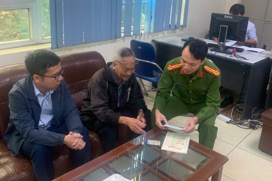 Cụ ông Bắc Ninh muốn chuyển toàn bộ tiền tiết kiệm cho một tài khoản, ngân hàng lập tức báo công an