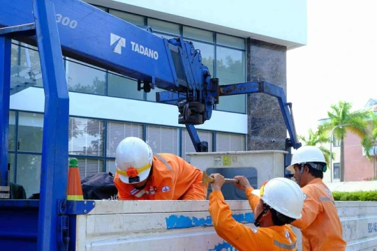 1.300 nhân lực 'chạy đua' khôi phục lưới điện sau bão Kalmaegi