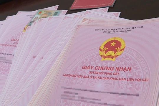 Đề xuất phạt đến 1 tỷ đồng nếu chủ đầu tư chây ì làm sổ hồng cho cư dân