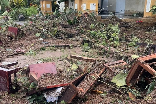 Phía Đông Đắk Lắk tan hoang sau bão Kalmaegi