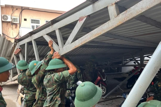 Hơn 3.500 nhà dân ở Gia Lai bị sập, tốc mái do bão Kalmaegi