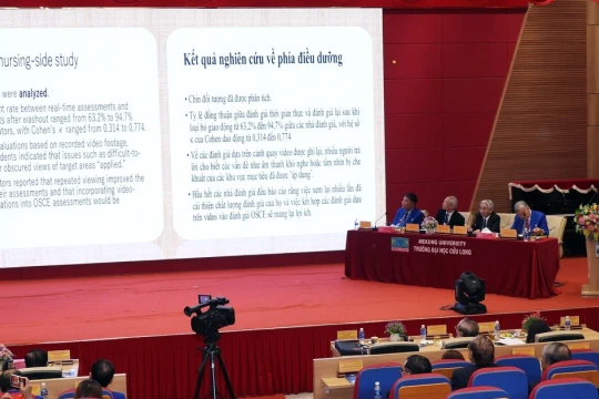 Nhà giáo, nhà khoa học bàn về ứng dụng kỹ thuật trong Y học cơ xương khớp