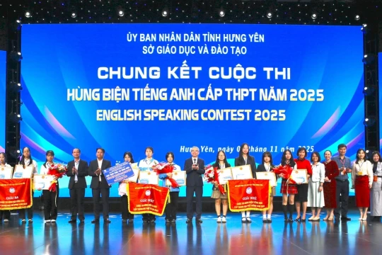 THPT chuyên Hưng Yên giành quán quân Cuộc thi Hùng biện tiếng Anh