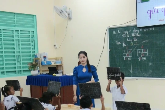 Cô giáo Khmer tận tụy với nghề