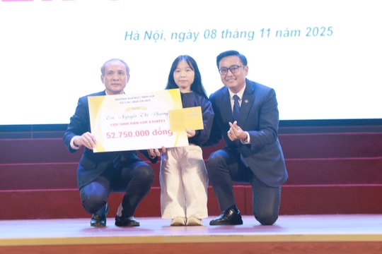 Điều kỳ diệu đến với "cô gái tí hon" mồ côi cả cha lẫn mẹ