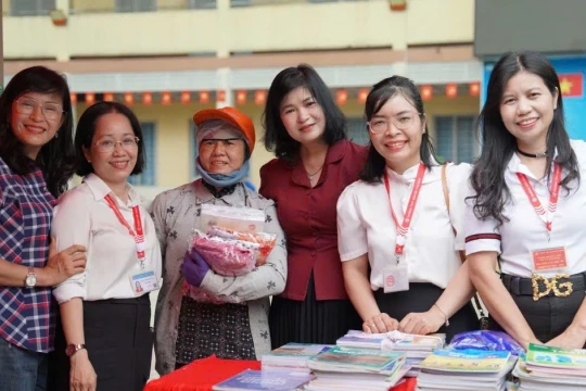 Gánh yêu thương, tiếp sức cho học trò