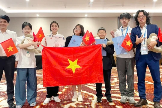 Học sinh Việt Nam giành 5 huy chương tại Olympic Vật lý Trẻ Thế giới 2025