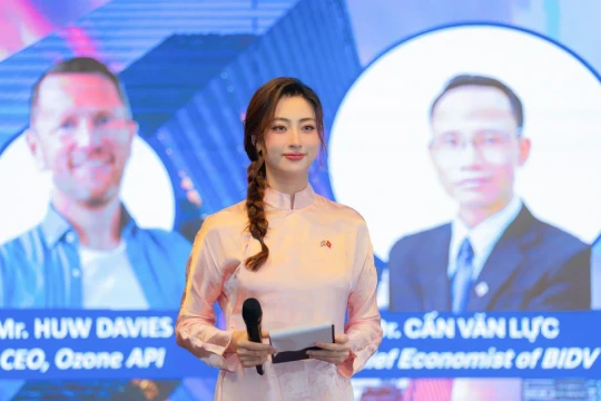 Hoa hậu Lương Thuỳ Linh được 'chọn mặt gửi vàng' tại Hội nghị cấp cao