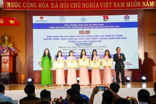 Sinh viên Trường ĐH Công đoàn đoạt giải Nhì Giải thưởng Khoa học và Công nghệ