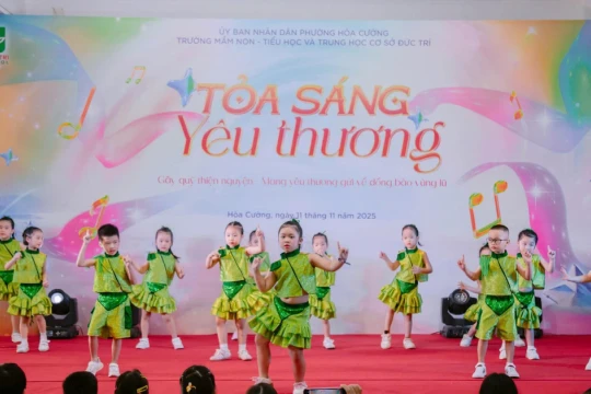 Trường Đức Trí Đà Nẵng gieo hạt mầm yêu thương gây quỹ ủng hộ học sinh vùng bão lũ