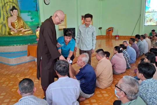 An Giang trao 202 phần quà cho người mù có hoàn cảnh khó khăn