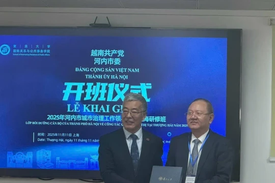Khai giảng lớp bồi dưỡng về công tác quản lý đô thị cho cán bộ tại Thượng Hải