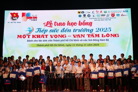 'Tiếp sức đến trường' cho sinh viên vượt khó