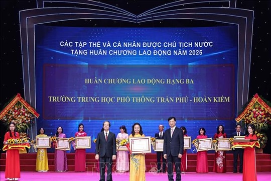 Hà Nội tuyên dương điển hình tiên tiến, nhà giáo tiêu biểu năm 2025