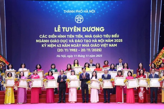 Bí thư Hà Nội hứa giải quyết nhanh mọi kiến nghị của thầy cô giáo