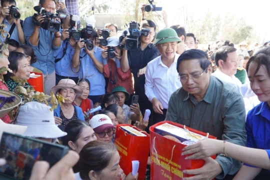 Thủ tướng Phạm Minh Chính kiểm tra thiệt hại do bão Kalmaegi tại Gia Lai