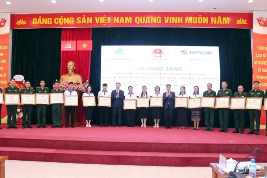 80 nhà giáo tiêu biểu được Bộ trưởng Bộ GD&ĐT tặng Bằng khen