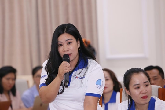 Nữ giáo viên nghẹn ngào khi bữa trưa của học trò chỉ có mèn mén và rau cải