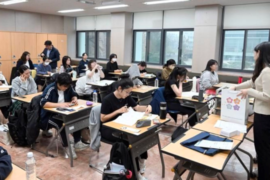 35 phút im lặng kỳ lạ ở Hàn Quốc: Bài học về cách xã hội đối xử với thế hệ trẻ