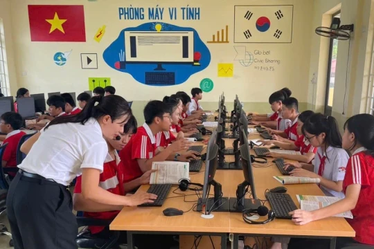Tặng phòng học AI, trao cánh cửa tri thức