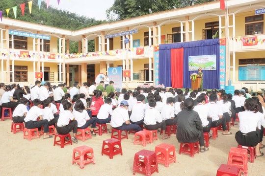 Học 2 buổi/ngày tại các xã biên giới của thành phố rộng nhất nước