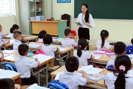 Bộ GD&ĐT làm rõ căn cứ quy định ‘hệ số lương đặc thù’ cho nhà giáo