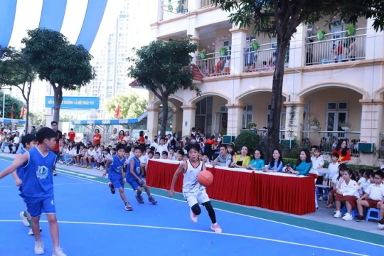 Tạo sân chơi thể thao bổ ích cho học sinh chào mừng ngày 20/11