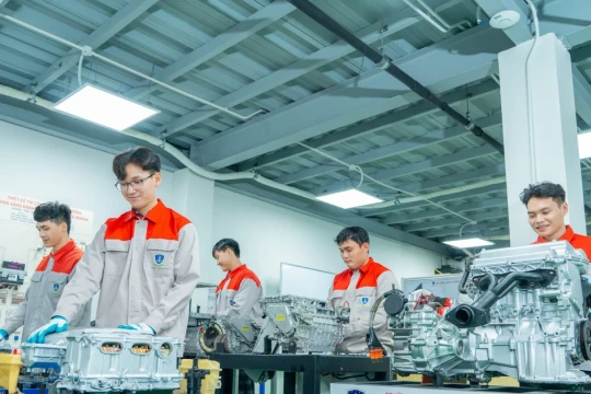 Chinh phục tương lai năng lượng: Cơ hội rộng mở cho sinh viên kỹ thuật