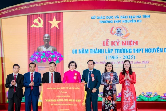 60 năm bền bỉ sứ mệnh trồng người bên dòng Lam