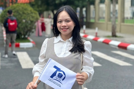 Thủ khoa Ngoại ngữ vượt định kiến để đi 'con đường hiếm'