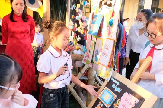 Rộn ràng Hội trại STEM - thắp sáng ước mơ, tri ân người gieo chữ