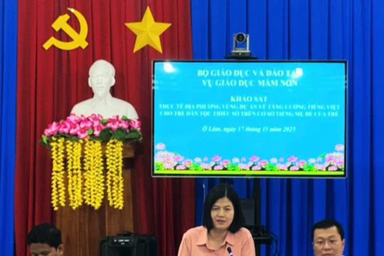 Bộ GD&ĐT khảo sát triển khai tăng cường tiếng Việt cho trẻ dân tộc tại An Giang
