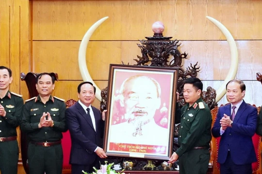 Đại tướng Trịnh Văn Quyết chúc mừng Học viện Chính trị nhân ngày Nhà giáo