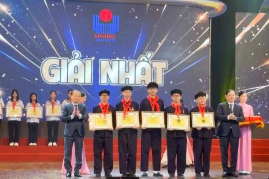 Khơi dậy đam mê nghiên cứu khoa học từ mô hình địa tầng Trái đất